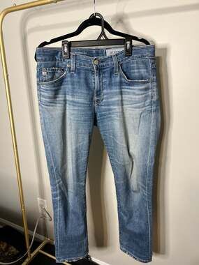 AG Adriano Goldschmied Ex-Boyfriend Slim Mid-Rise Relaxed Jeans in Light Wash De